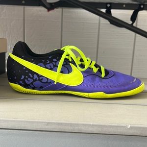 Nike woman  Athletic (soccer) shoes